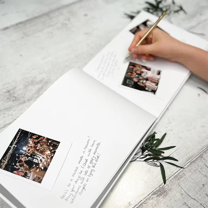 Buku Tamu yang Dipersonalisasi - Wedding Supply List ulasan dan harga